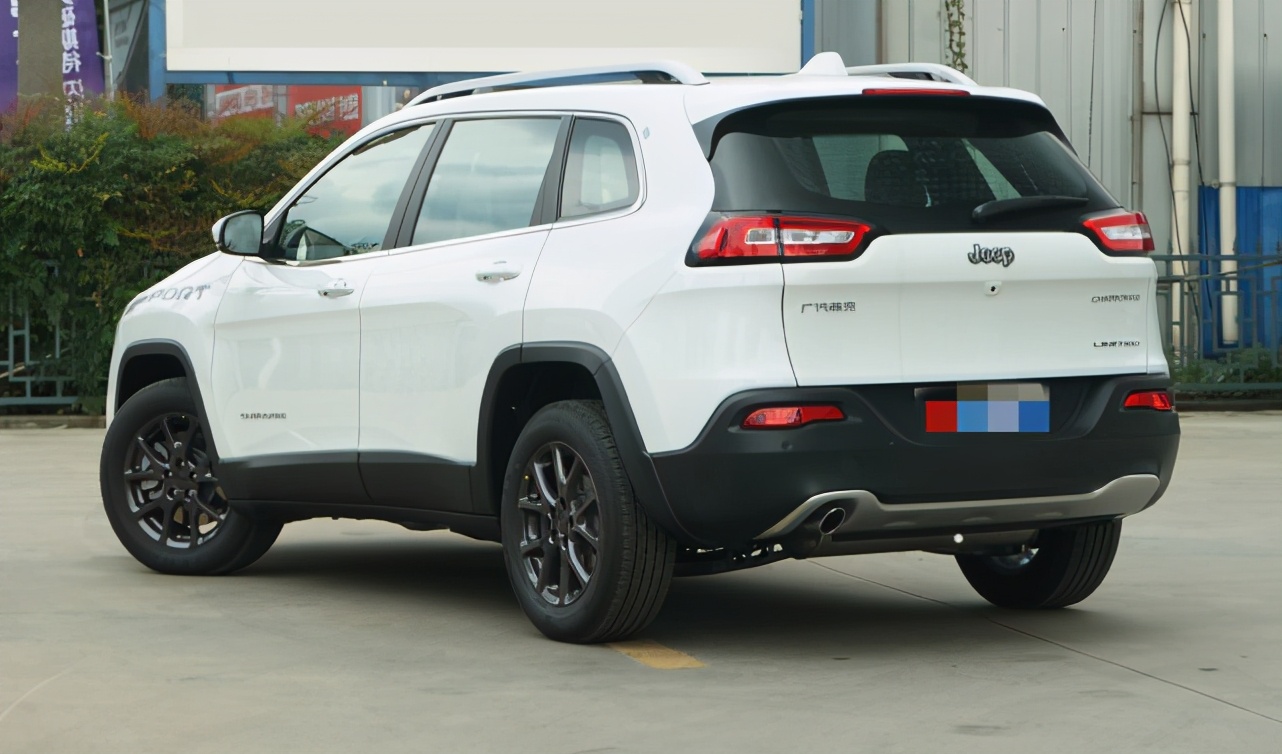 吉普自由光油耗一公里多少钱,17款吉普自由光油耗多少