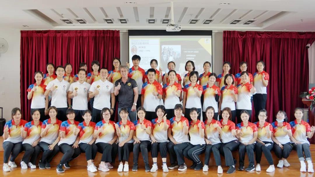 广州雏鹰幼儿园女老师,雏鹰宝贝幼儿园