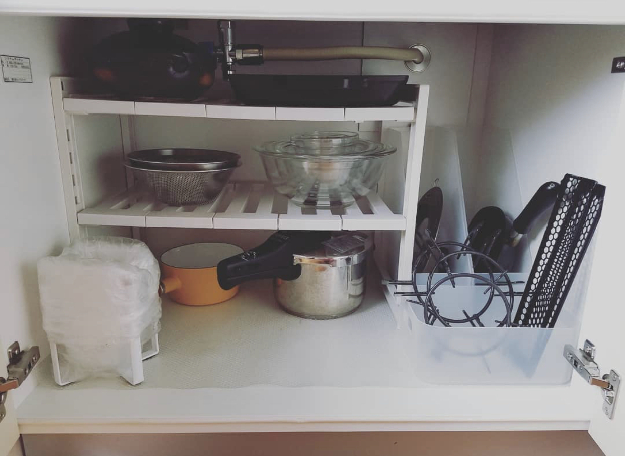 厨房锅具收纳墙上,锅具收纳小妙招废物利用