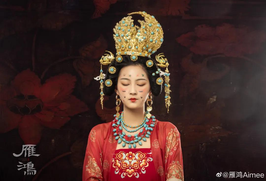 护士小姐用5毛钱的易拉罐，随手一剪猛翻千万倍，网友：手艺牛逼