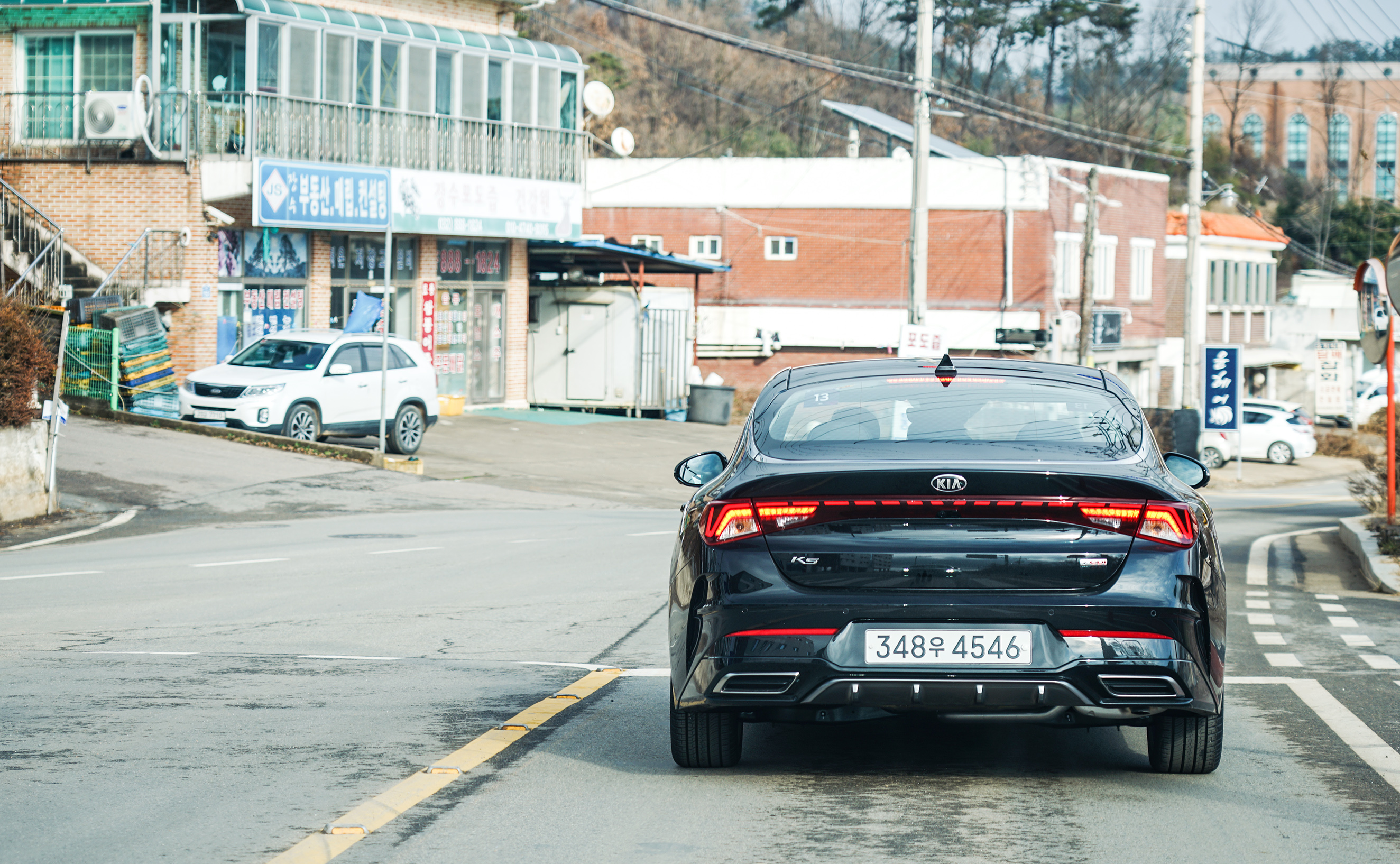 全新起亚k5高颜值运动帅气真香,起亚k5是b级车吗