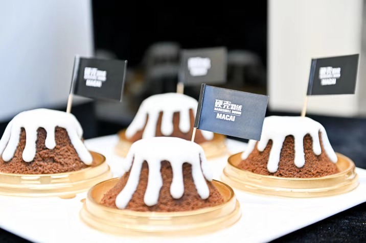 李佳琦和徐正溪一起买菜？“户外爱马仕”始祖鸟这回玩的超硬核