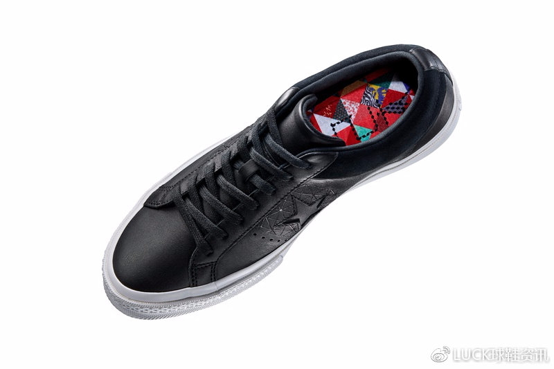 offwhite匡威联名黑白欧阳娜娜,欧阳娜娜匡威樱花系列