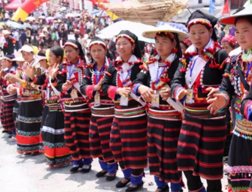 2019年，缅甸蟒蛇舍命报恩，冷血动物也有温情一面