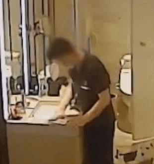 万豪旗下五家酒店用浴巾擦马桶,五星级酒店员工用浴巾擦马桶致歉