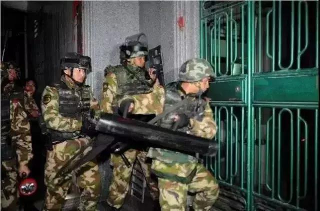 村支书是制毒老大！4000警力开进他的地下王国