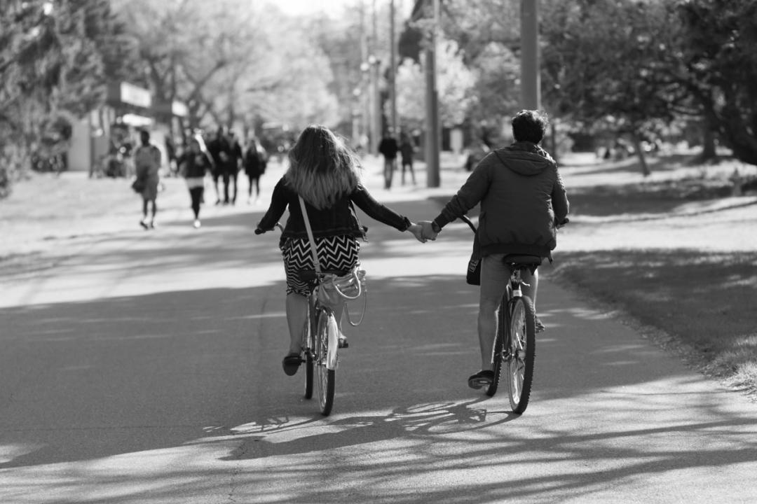 西安异地情侣约会,异地恋周末情侣