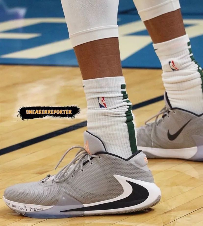 塔图姆和拉塞尔同框官方视频,nba球员上脚利拉德8