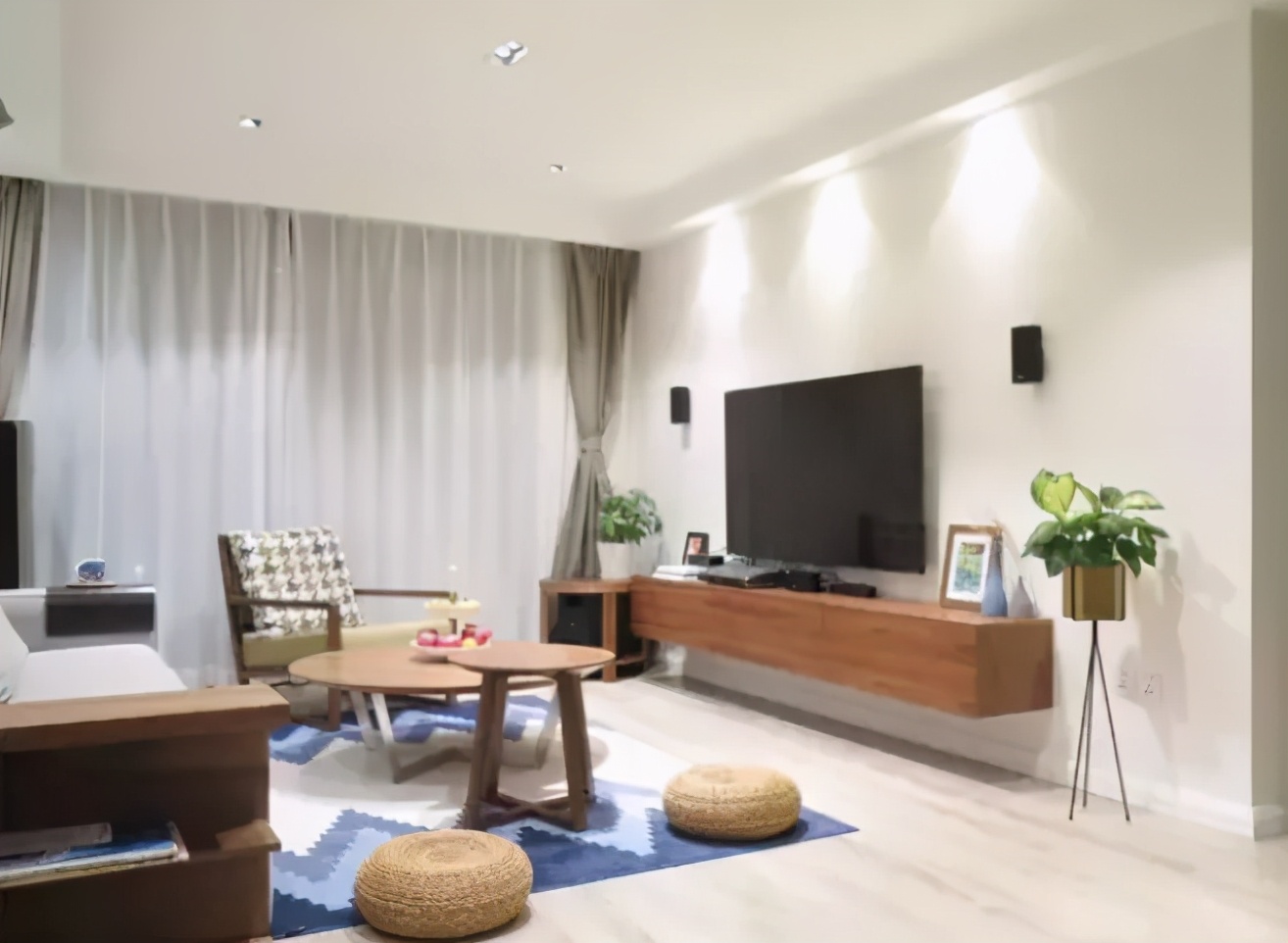 客厅电视柜装还是不装,客厅用什么电视柜好看实用