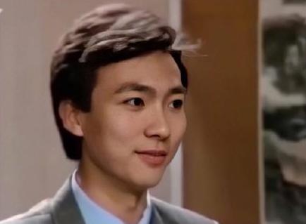 康辉董卿第一次同台视频,董卿为救丈夫卖豪宅