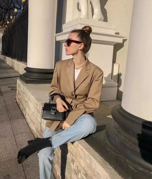 有弹力的牛仔裤会越穿越宽松吗,弹力牛仔裤宽松的好还是紧身的