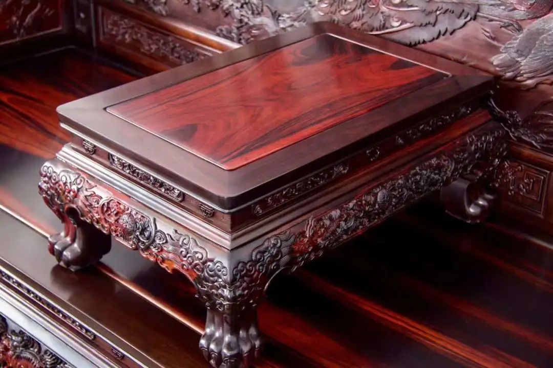 人养木三年木养人一生什么意思,红木家具适合家庭养吗