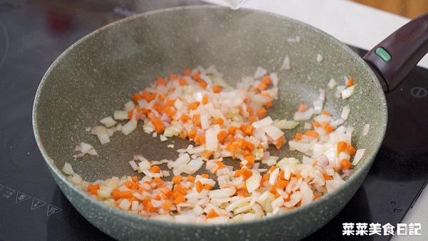 蛋炒饭这样做真好吃,10分钟蛋炒饭