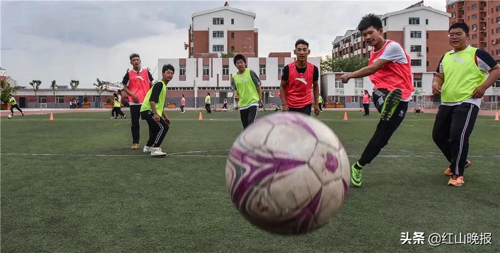 校园足球356天,足球飞起来了