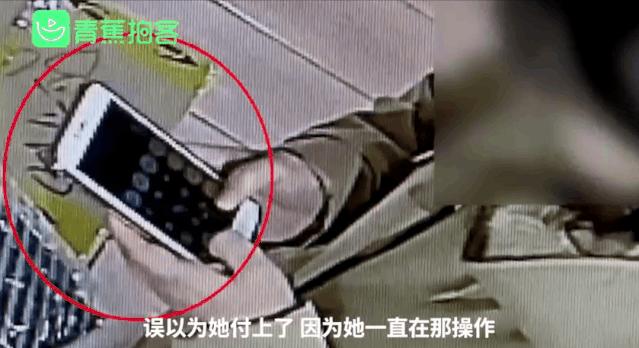 女子带孩子买鞋用计算器假装付款,女子带小孩买鞋后续