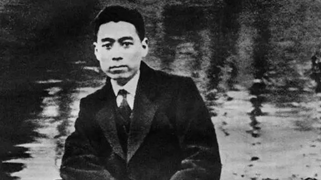 敬爱的周总理两次握手,高尚的情商和智慧,让数亿人敬仰