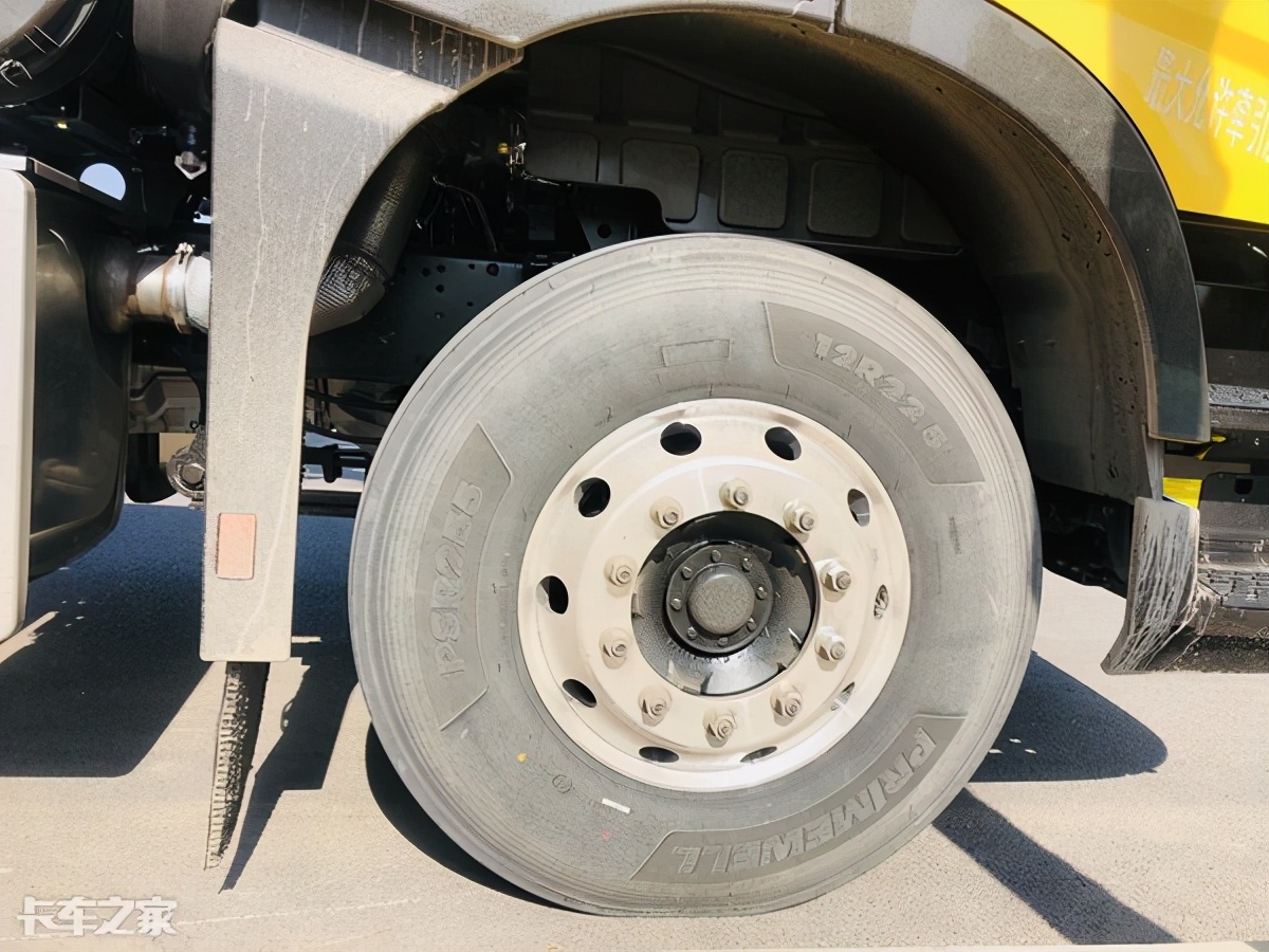 北奔重卡牵引车自重多少斤,北奔v3重载版前四后八自卸车