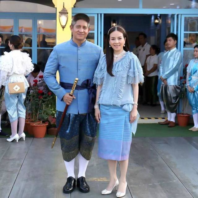 泰国女首富伍伦盼足球,泰国女足总经理伍伦盼写真