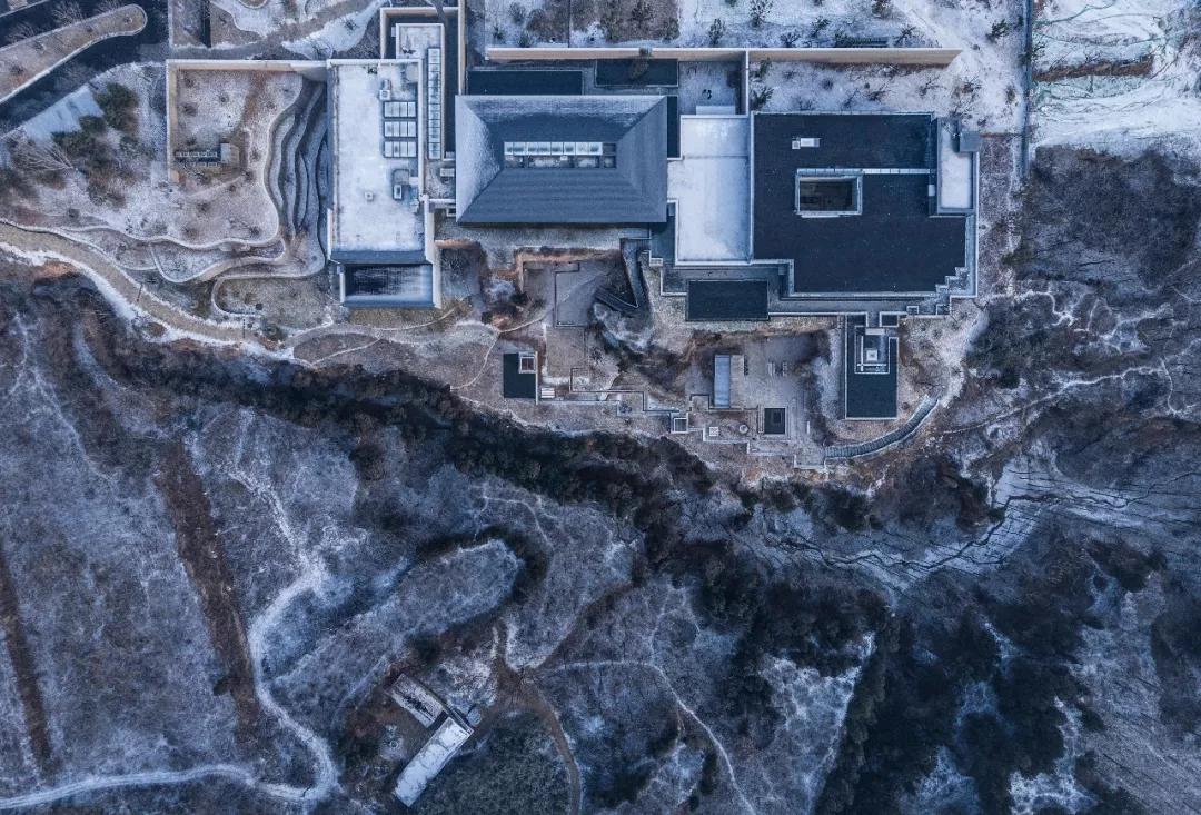 集美组太璞建筑|永威山悦售楼处-最大限度保留窑洞等原生景观