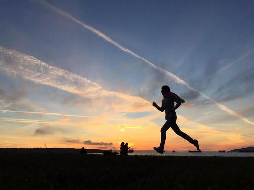 皮肤暗黄闭口痘痘多怎么办,解决皮肤泛红痘痘以及皮肤暗沉