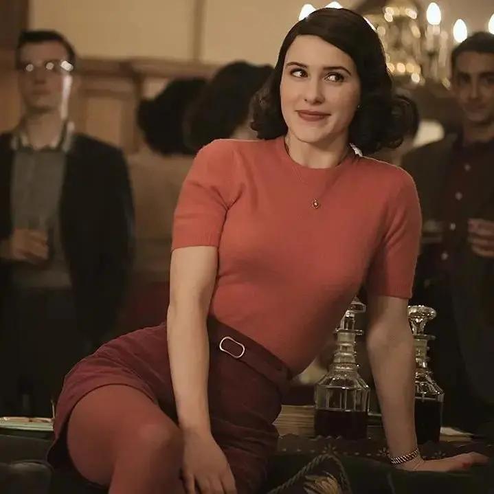 比起《女王的棋局》，女王的衣橱才是经典所在