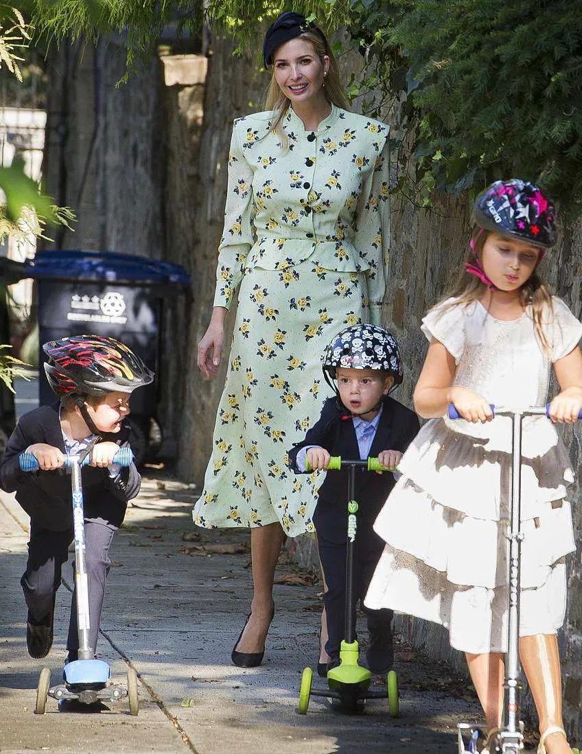 伊万卡家中为小儿子庆生,儿子穿维尼熊卡通装太可爱,颜值像妈妈