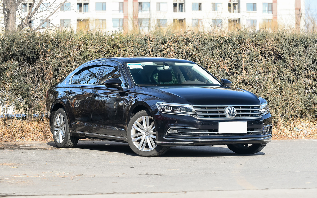 辉腾降价5万是真的吗,大众小辉腾高配