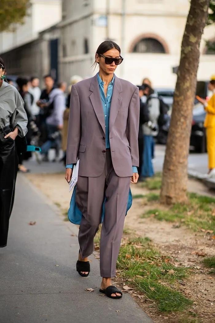 一套西装又正式又休闲,30-35岁女性春季穿搭西装