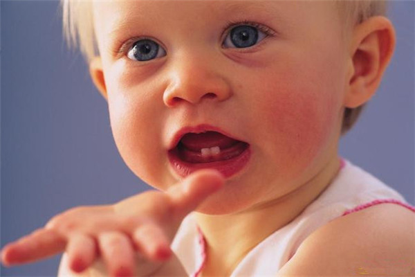 七岁小孩长牙会引起发烧吗,长牙会引起发烧吗