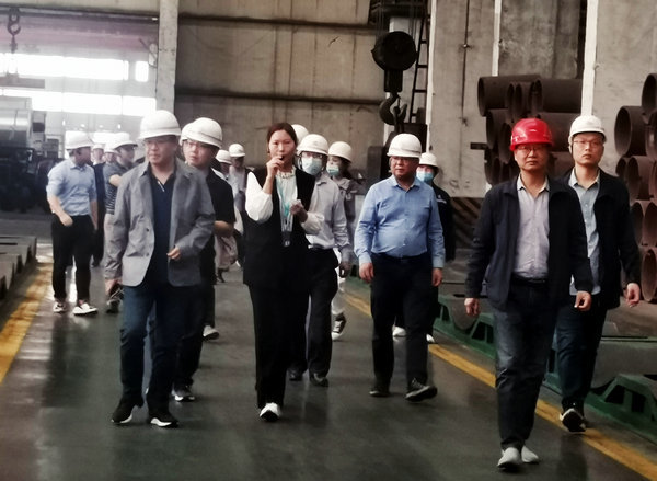 深圳市考察团来常考察交流,参观考察深圳光峰科技有限公司