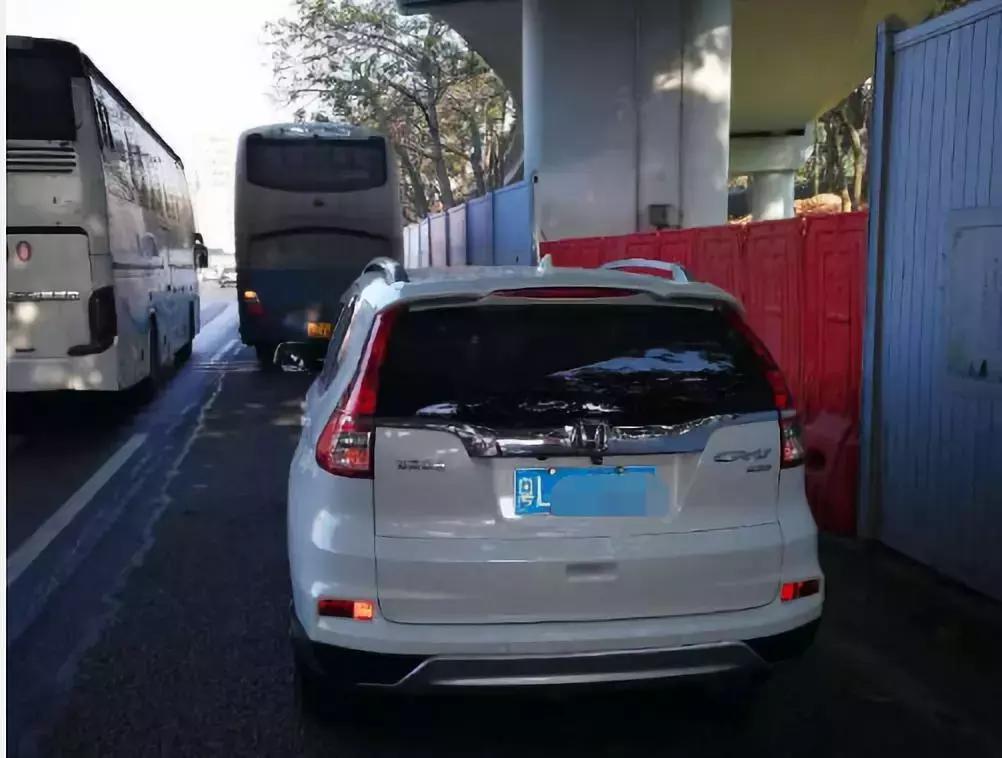 春运车站滞留百万人,春运车厢最多挤多少人