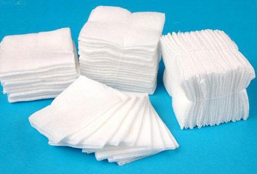 狗做完手术后伤口流脓流血,狗狗身上有黑色结痂流脓