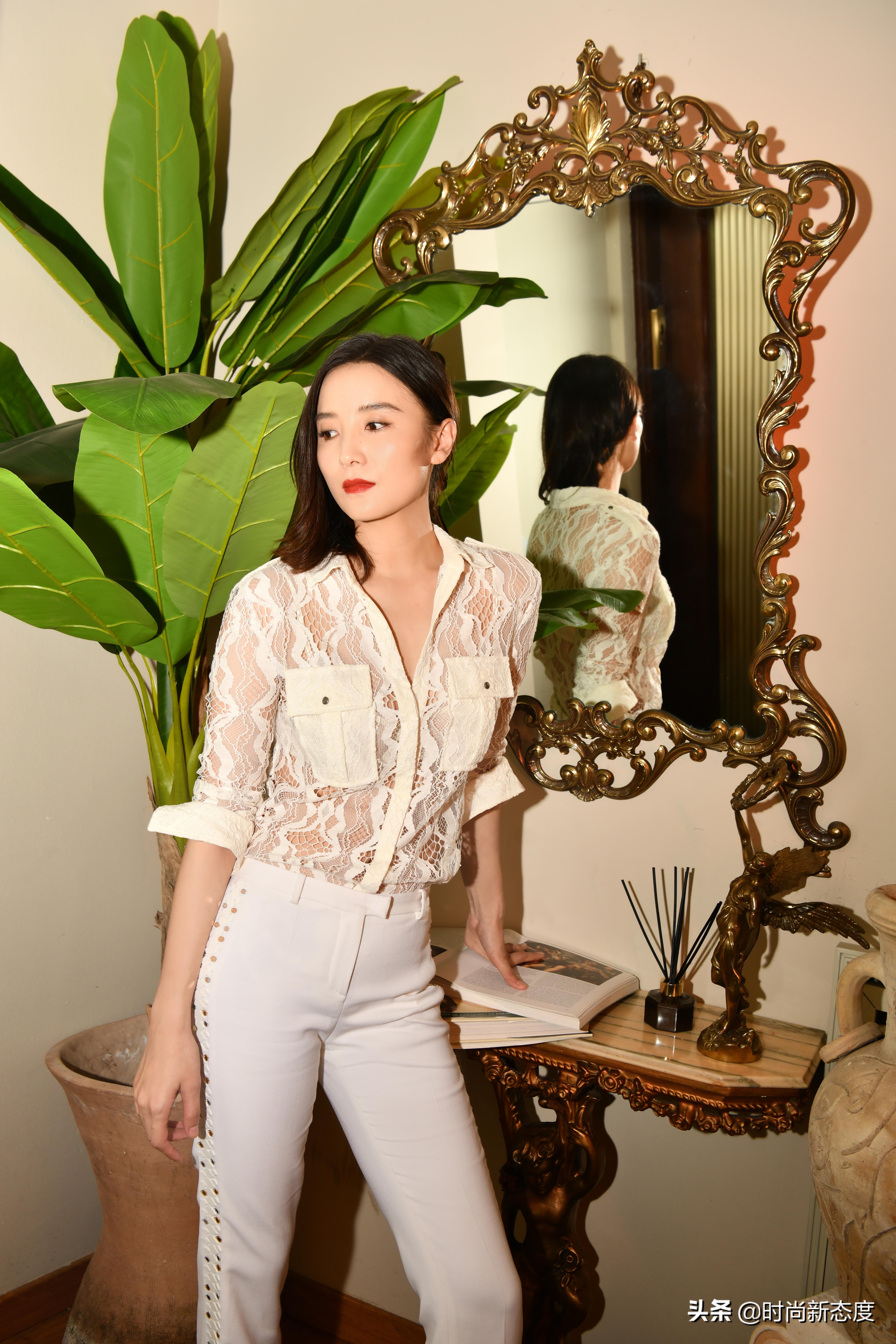 宋佳白色裤子穿搭,宋佳牛仔裤穿搭图