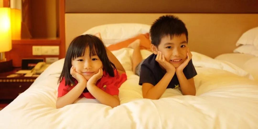 这群广州年轻人，为让下一代讲粤语，已日更了2000个睡前故事