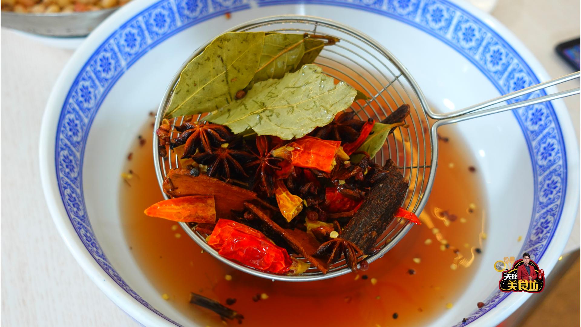 盐炒花生米炒到什么样算熟,炒花生米什么时候放盐最好