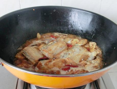 煎鱼时,裹淀粉是大错特错!厨娘教你煎鱼技巧,鱼肉嫩滑鱼皮不破