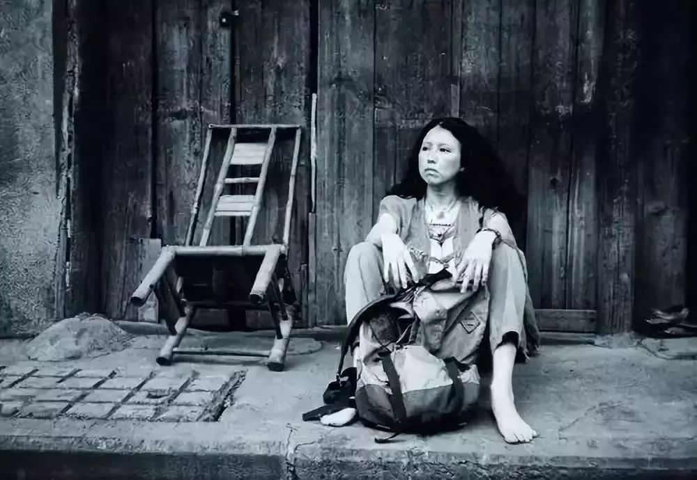 虎口脱险骑马片段,虎口脱险飞到瑞士为什么安全