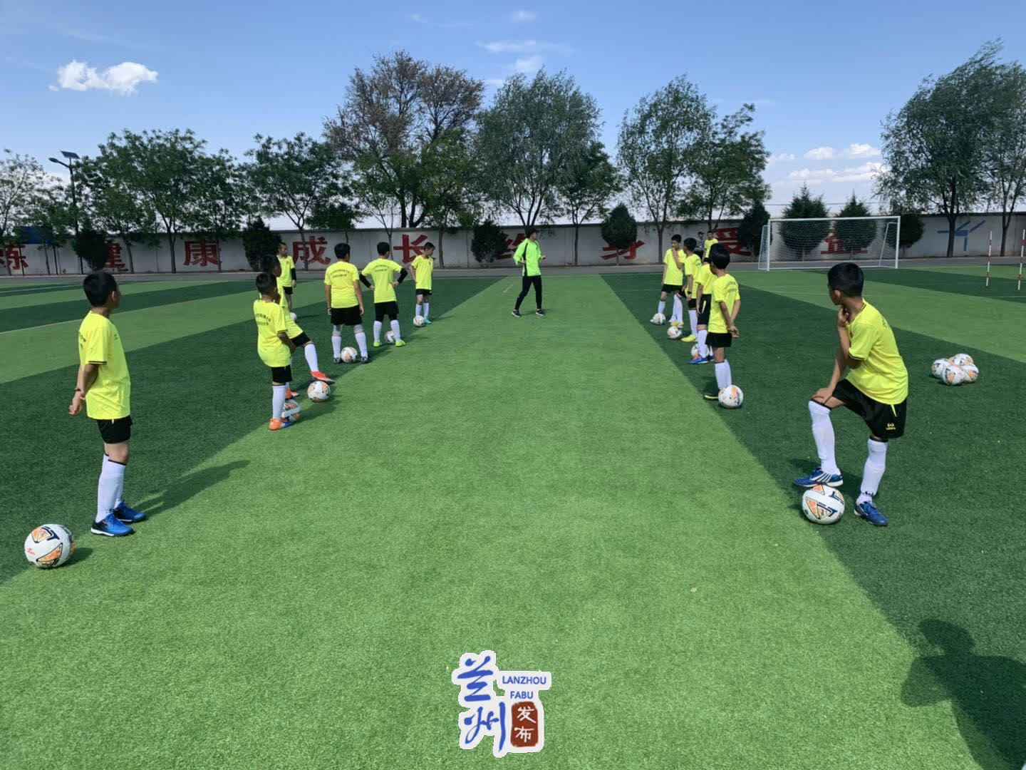 甘肃青少年校园足球联赛,小足球大梦想视频