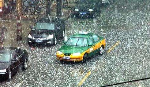 被撞坏东西怎么索赔,冰雹砸坏车保险公司赔吗