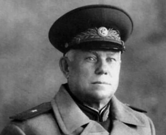 吃鸡大盘鸡机枪好用还是ak好用,大盘鸡机枪和ak47用的什么子弹