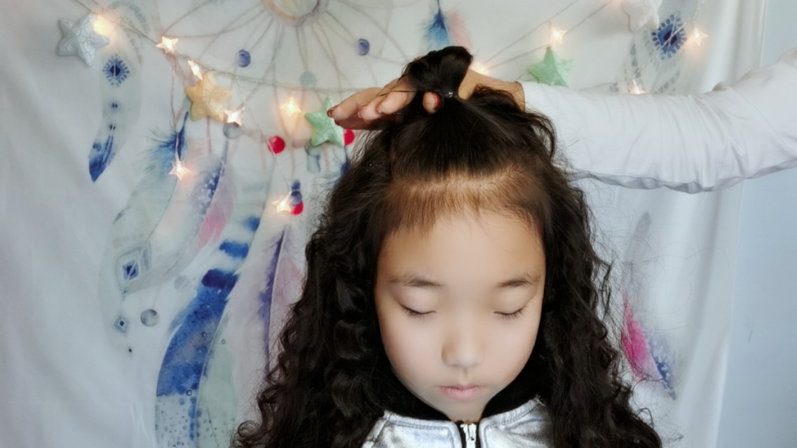 适合卷头发的编发儿童,儿童编发扎头发教程简单漂亮