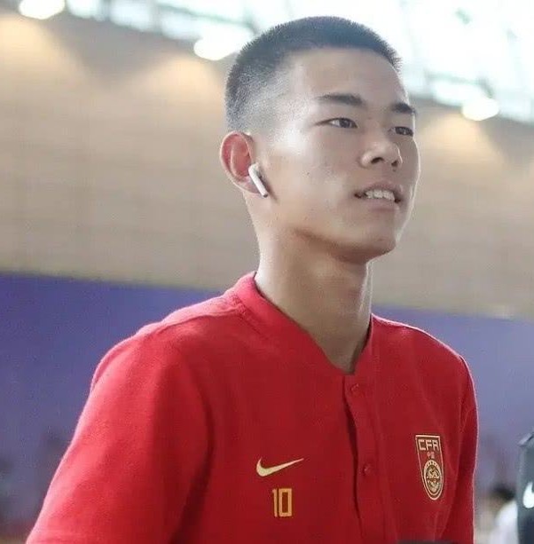 鲁能送何小珂留洋视频,鲁能让何小珂留洋