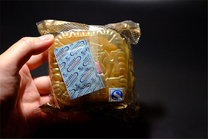 五岁女儿误食干燥剂,宝宝不小心干燥剂入眼要怎么处理