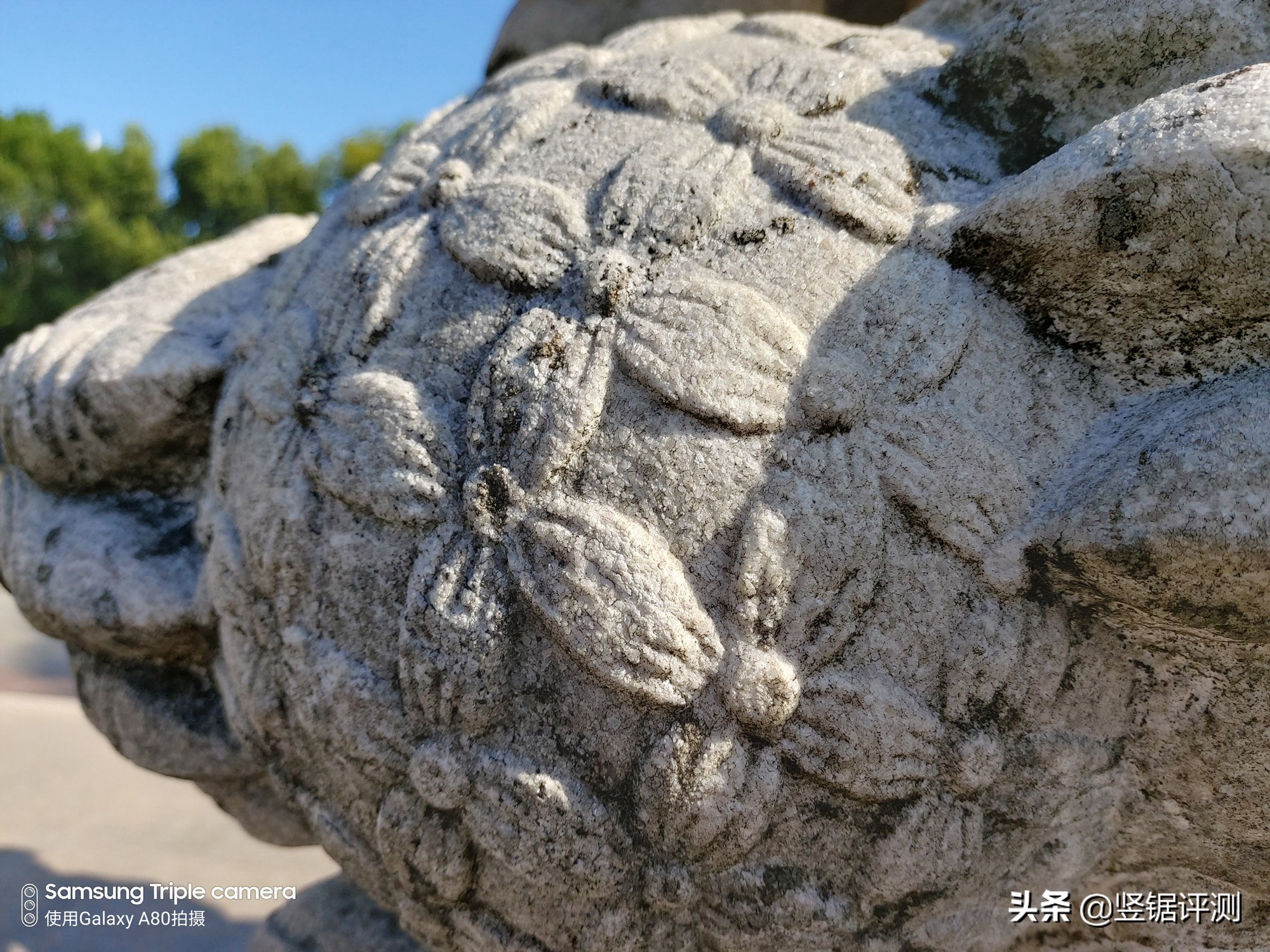 三星A80深度评测，6.7英寸全面屏，旋转摄像头设计