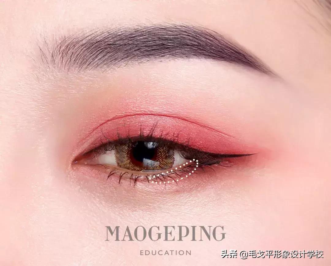 怎么画眼妆才不显脏,怎么防止眼妆花