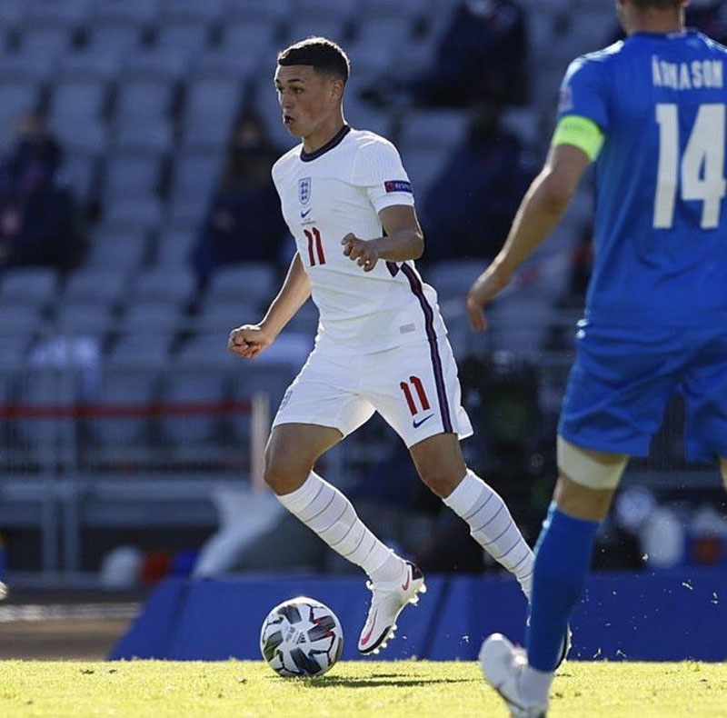 回顾最经典的一届欧洲杯足球赛事,欧洲杯足球高燃