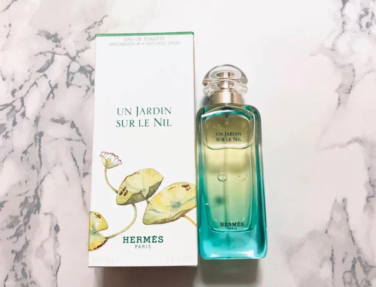 喷一些清新又好闻的香水,喷很多牌子的香水