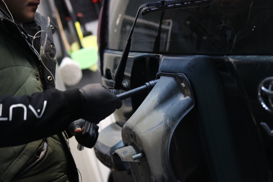 怪兽修车:修复一辆09款中东版丰田霸道,最终旧车变新车