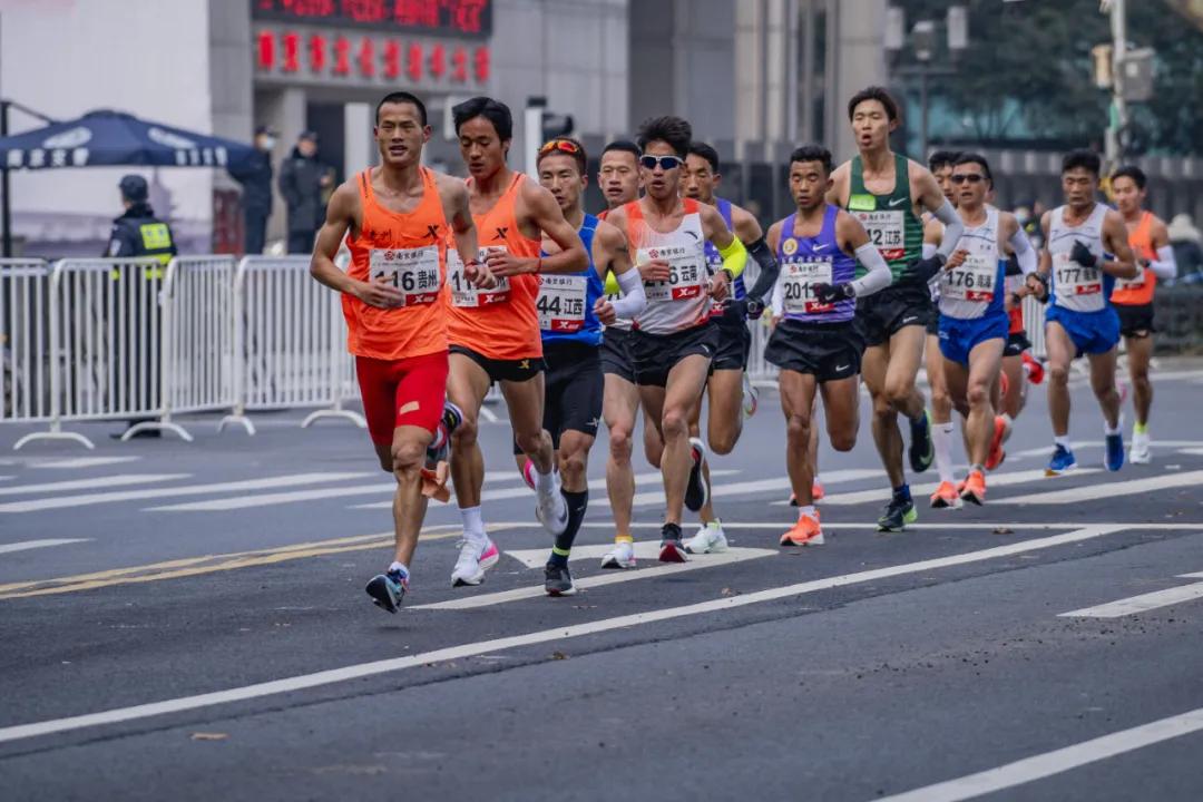 场地感超级好的实战战靴,穿什么跑步鞋跑得最快