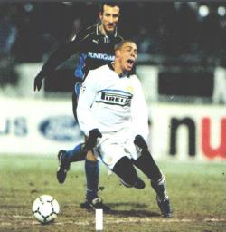 足球初恋系列全集,罗纳尔多足球档案解密